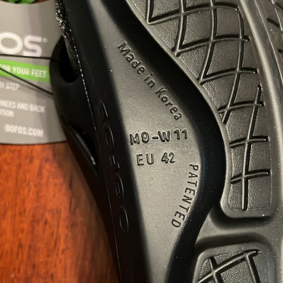 NEW OOFOS Black Flip Flops Sandals Womens 11 men’s 9 - Picture 3 of 8